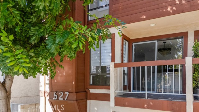 Detail Gallery Image 2 of 19 For 527 B E Elmwood, Burbank,  CA 91501 - 2 Beds | 3 Baths