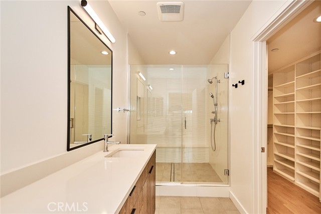 1050 N Joels Place, Los Angeles CA: https://media.crmls.org/medias/c696d0e1-a4a2-4703-b1c3-fca673943b20.jpg