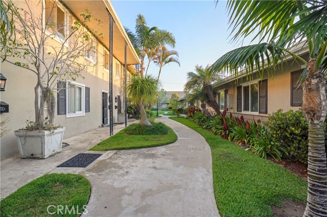 1741 Tustin Avenue, Costa Mesa CA: https://media.crmls.org/medias/c6971c96-5419-4ad1-a8fe-3b91c4c9f8e5.jpg