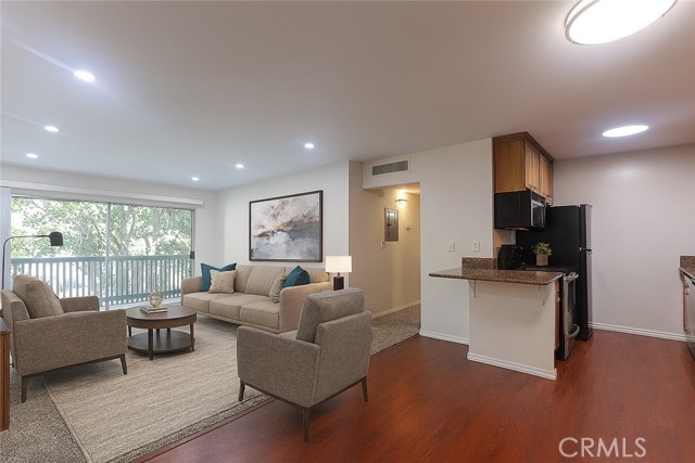 Detail Gallery Image 3 of 18 For 564 N Bellflower Bld #218,  Long Beach,  CA 90814 - 1 Beds | 1 Baths