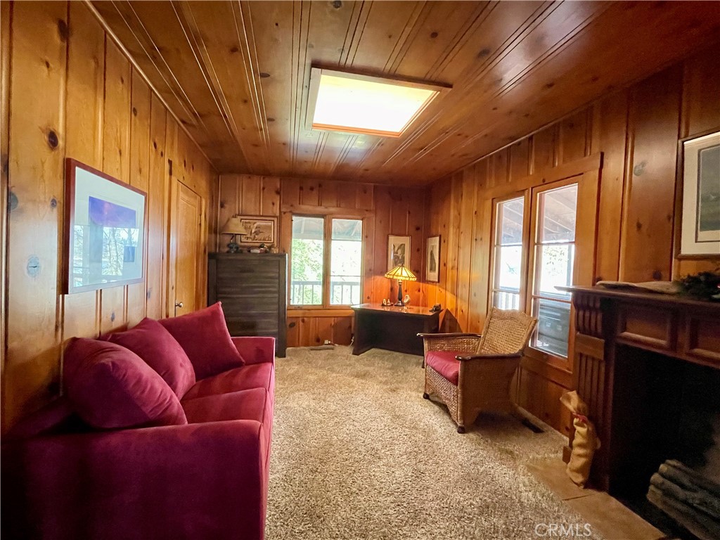 https://media.crmls.org/medias/c6975486-165e-40f8-b072-d13f042a9e60.jpg?preset=X-Large
