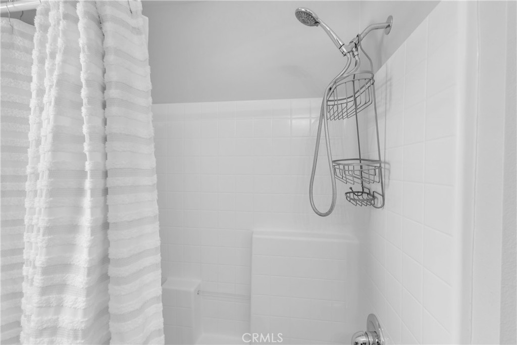 https://media.crmls.org/medias/c6975a56-85d9-45e3-b6b0-eb8d29f67fa7.jpg?preset=X-Large
