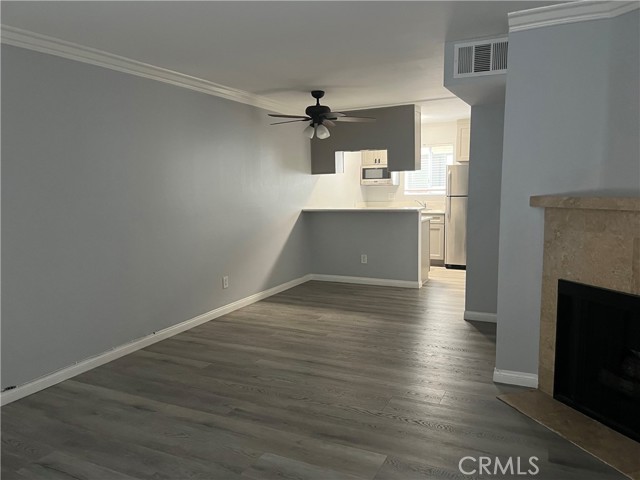 Detail Gallery Image 2 of 14 For 7035 Woodley #116,  Van Nuys,  CA 91406 - 2 Beds | 2 Baths