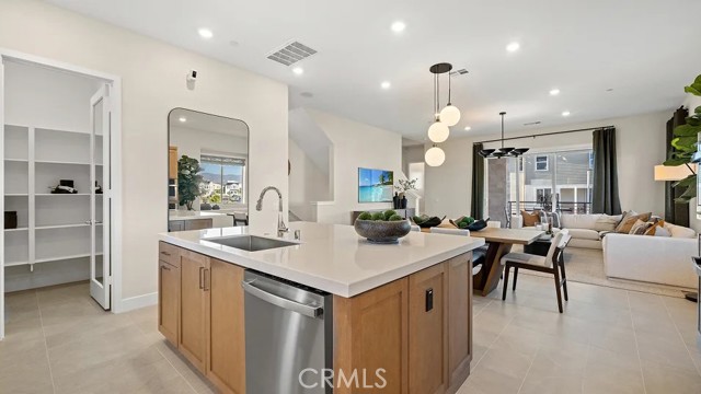 Detail Gallery Image 3 of 36 For 840 Sonia, Irvine,  CA 92618 - 4 Beds | 3/1 Baths