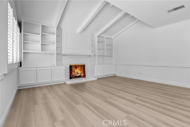 22718 Town Crier Road, Calabasas CA: https://media.crmls.org/medias/c6983e31-36f9-4fc8-8fd5-e2a6485f49f4.jpg