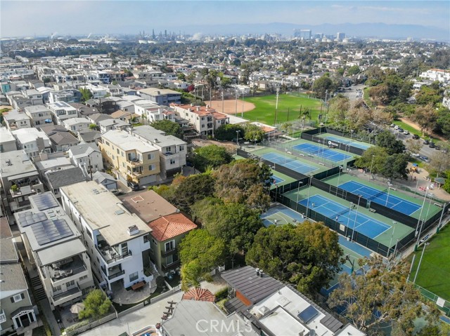 401 18th Street, Manhattan Beach, California 90266, 5 Bedrooms Bedrooms, ,2 BathroomsBathrooms,Residential,Sold,18th,SB22140138