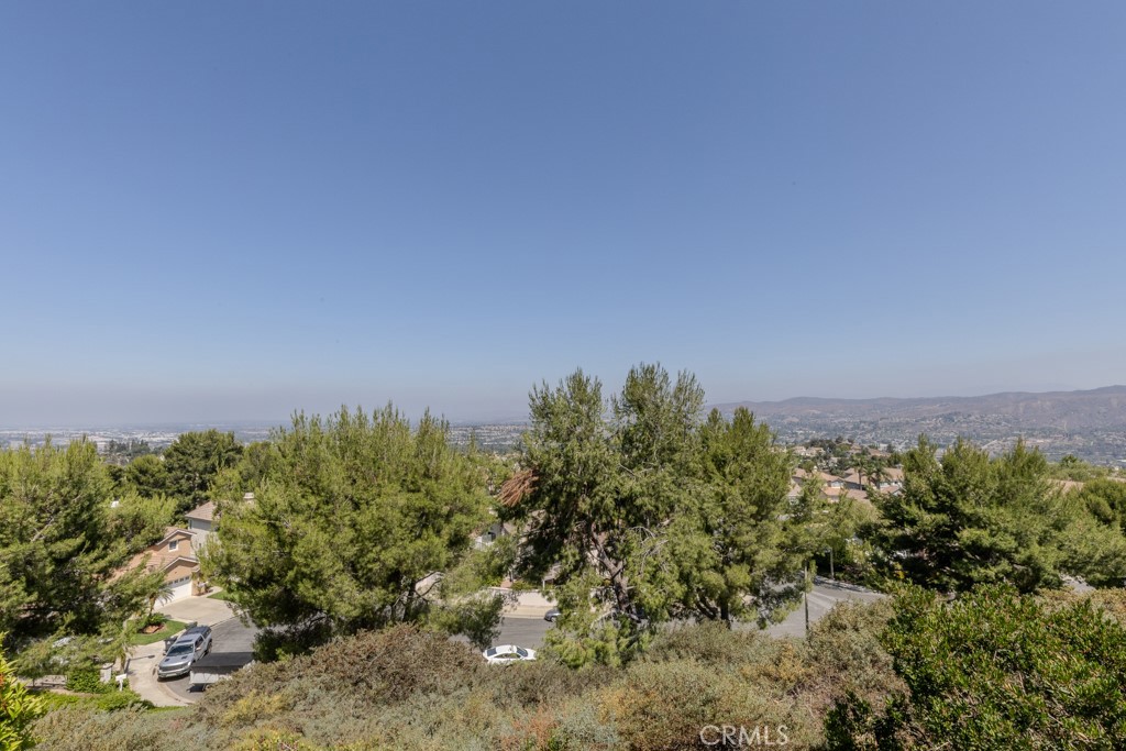 https://media.crmls.org/medias/c6986bd6-6fd7-4ab1-bcd1-c6763a94adaf.jpg?preset=X-Large