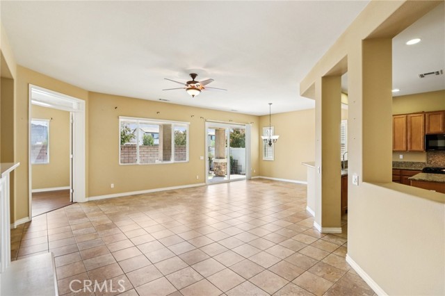 Detail Gallery Image 7 of 44 For 5107 via Bajamar, Hemet,  CA 92545 - 3 Beds | 3 Baths
