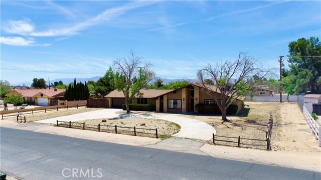 Detail Gallery Image 4 of 66 For 20061 Seneca Rd, Apple Valley,  CA 92307 - 3 Beds | 2 Baths