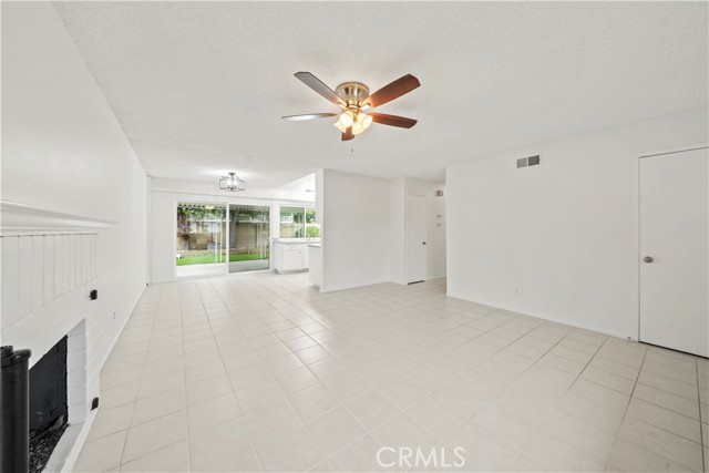 Detail Gallery Image 4 of 15 For 19111 Lindsay Ln, Huntington Beach,  CA 92646 - 3 Beds | 2 Baths