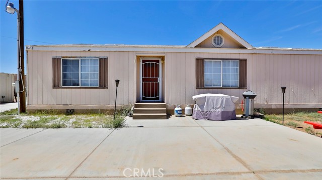 Detail Gallery Image 1 of 1 For 8978 Grandview Rd, Oak Hills,  CA 92344 - 3 Beds | 2 Baths