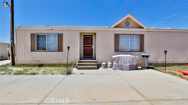 Detail Gallery Image 1 of 1 For 8978 Grandview Rd, Oak Hills,  CA 92344 - 3 Beds | 2 Baths