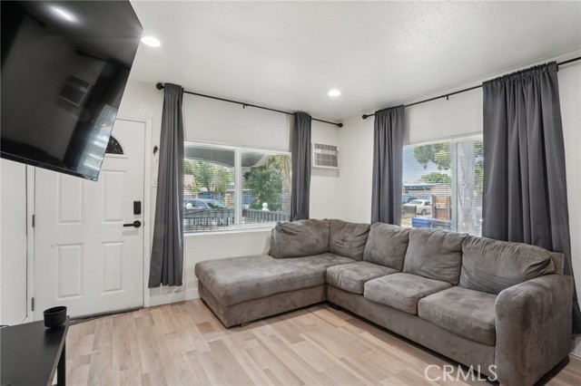 139 N Palm Avenue, Rialto CA: https://media.crmls.org/medias/c69a9a60-921e-4b71-9911-5884daa8ab58.jpg