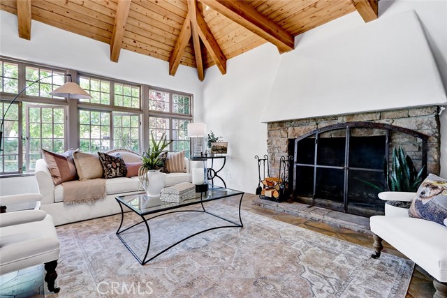 2917 N Poinsettia Avenue, Manhattan Beach CA: https://media.crmls.org/medias/c69ac40e-86e4-41a4-a0ad-1af0ae038631.jpg
