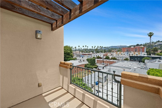 5633 Carlton Way, Hollywood CA: https://media.crmls.org/medias/c69afee4-3ca6-4689-9728-bed8f06d2394.jpg