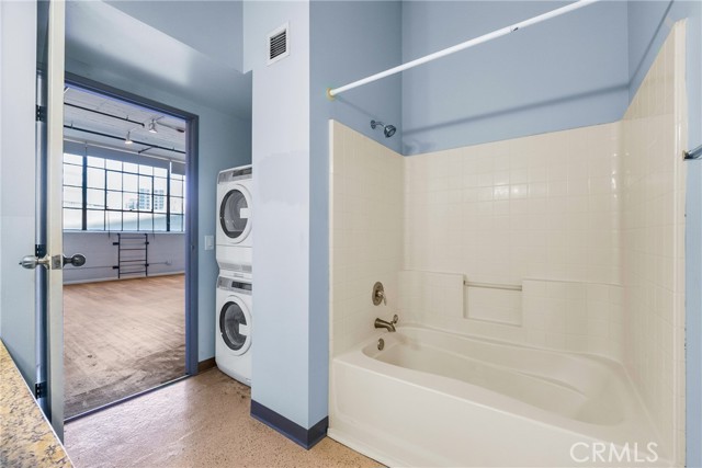 420 S San Pedro Street, Los Angeles CA: https://media.crmls.org/medias/c69bfa2d-4464-419d-b38d-1aecd0d88852.jpg