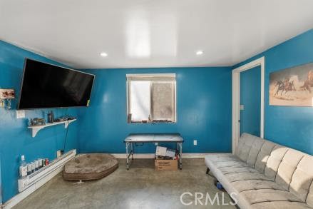 https://media.crmls.org/medias/c69d5d1d-70e9-4b81-9d31-10461c3aac74.jpg?preset=X-Large