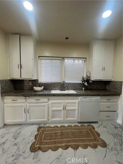 Detail Gallery Image 15 of 38 For 1933 S Corning St, Los Angeles,  CA 90034 - 2 Beds | 1 Baths