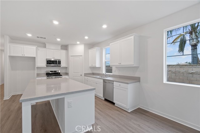 Detail Gallery Image 6 of 24 For 34222 Travis Ln, Yucaipa,  CA 92399 - 3 Beds | 2 Baths