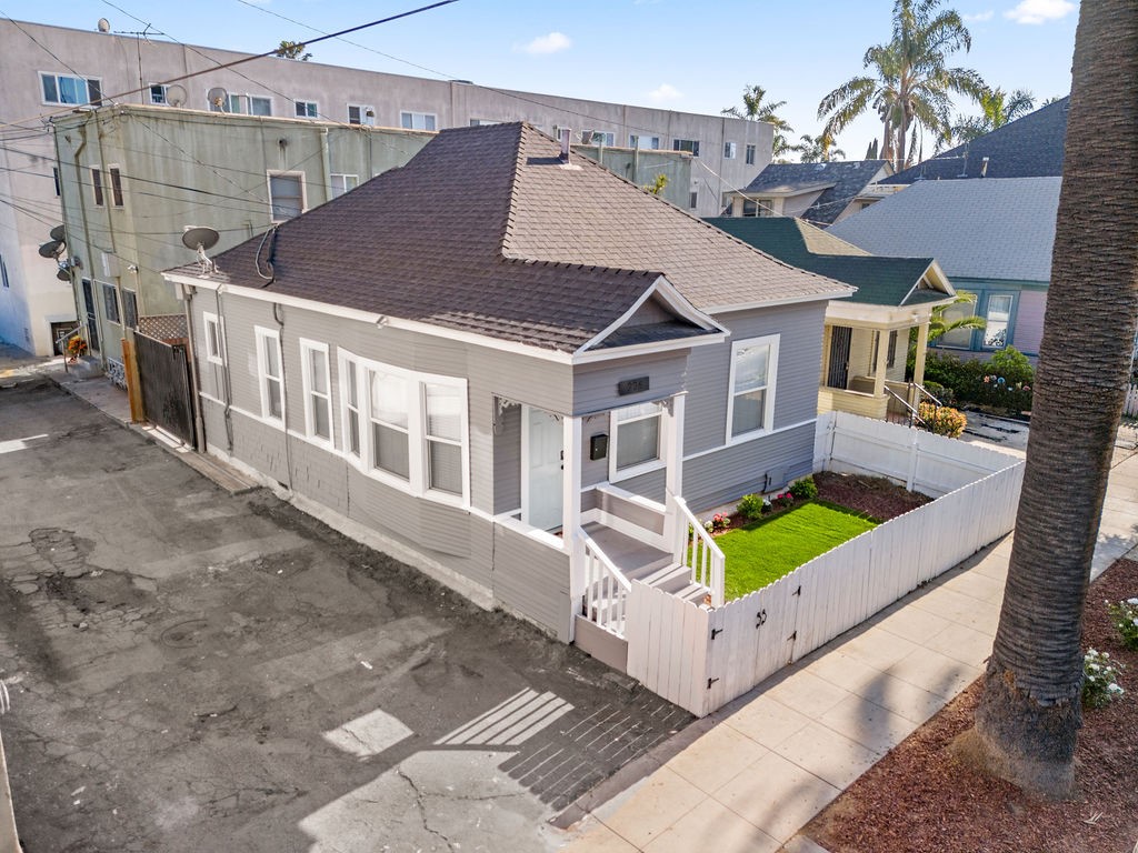 226 6th Street, Long Beach, California 90802, 2 Bedrooms Bedrooms, ,1 BathroomBathrooms,Single Family Residence,For Sale,6th,PW24083403