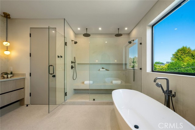 Detail Gallery Image 22 of 56 For 16728 Morrison St, Encino,  CA 91436 - 7 Beds | 6/1 Baths