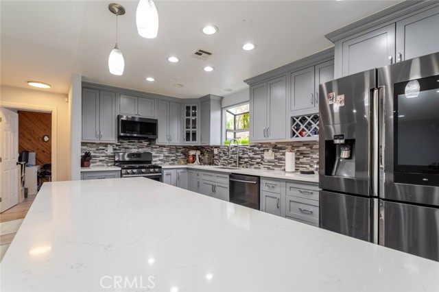 Detail Gallery Image 18 of 50 For 17242 Horace St, Granada Hills,  CA 91344 - 4 Beds | 4 Baths