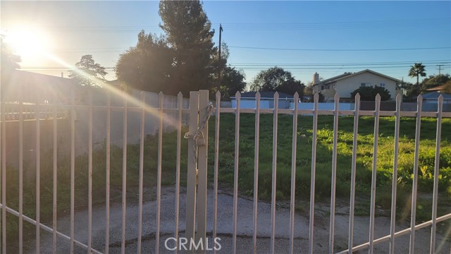 227 N Azusa Avenue, Azusa CA: https://media.crmls.org/medias/c6a15b89-70e4-414a-9b70-551f3176a441.jpg