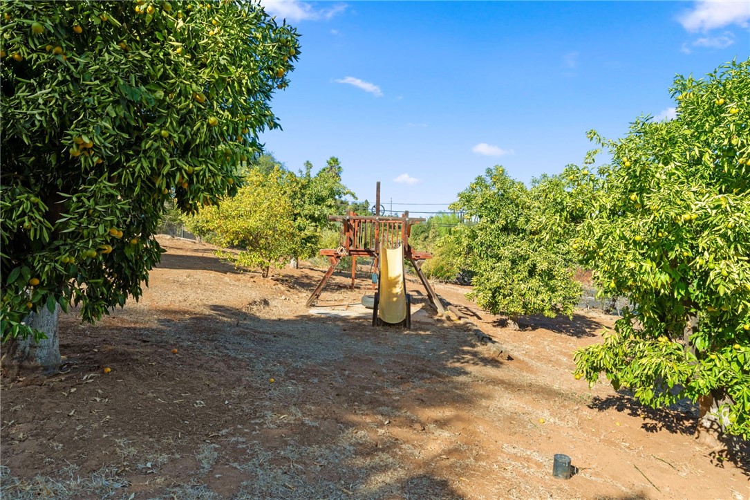 Detail Gallery Image 6 of 58 For 2401 Sunset Dr, Escondido,  CA 92025 - 4 Beds | 2 Baths