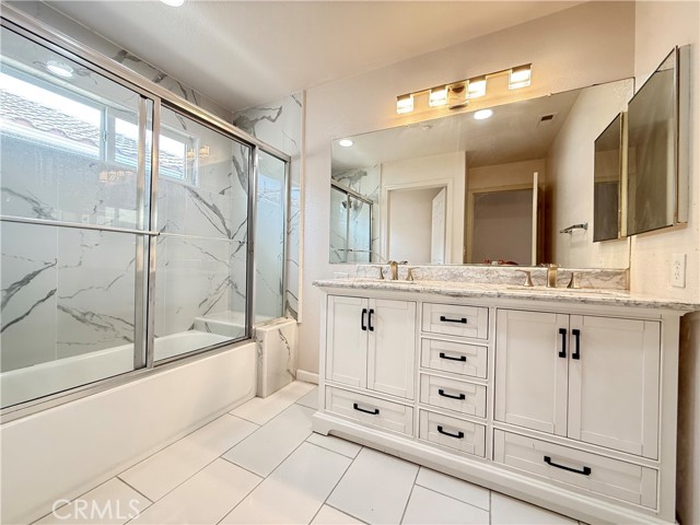 Detail Gallery Image 23 of 24 For 9030 Hayvenhurst Ave, North Hills,  CA 91343 - 4 Beds | 2/1 Baths