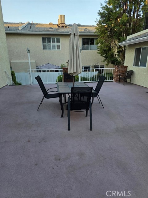 Detail Gallery Image 28 of 36 For 4558 Willis #114,  Sherman Oaks,  CA 91403 - 2 Beds | 2 Baths