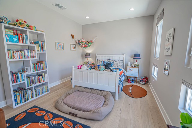 27871 Screenplay Place, Valencia CA: https://media.crmls.org/medias/c6a309f7-016a-4661-906c-220557be2309.jpg