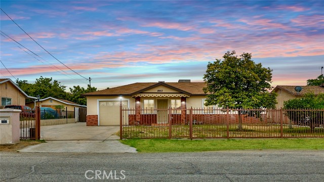 8953 Robinia St, Fontana, CA 92335