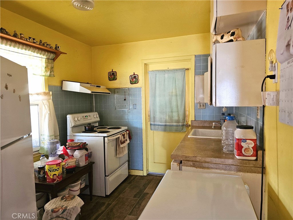 https://media.crmls.org/medias/c6a52de7-d654-4312-aae1-9543bd24a54e.jpg?preset=X-Large