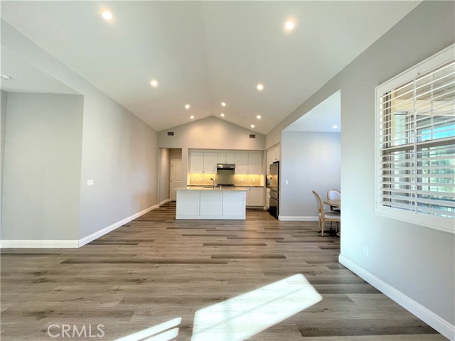 Detail Gallery Image 6 of 25 For 202 Bishop, Irvine,  CA 92620 - 2 Beds | 2 Baths