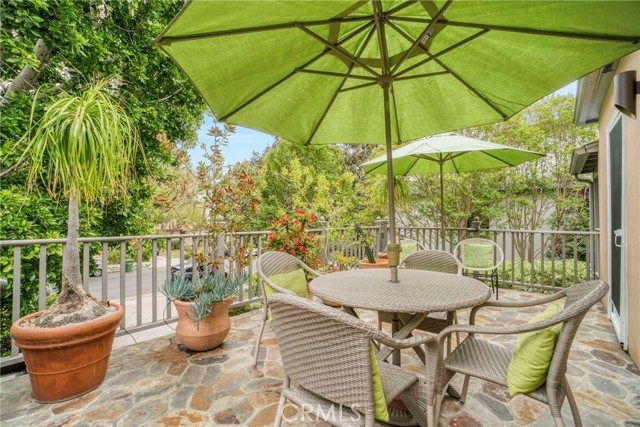 4299 Bakman Avenue, Studio City CA: https://media.crmls.org/medias/c6a57b35-a310-4f98-8dd9-ec6be9351c36.jpg