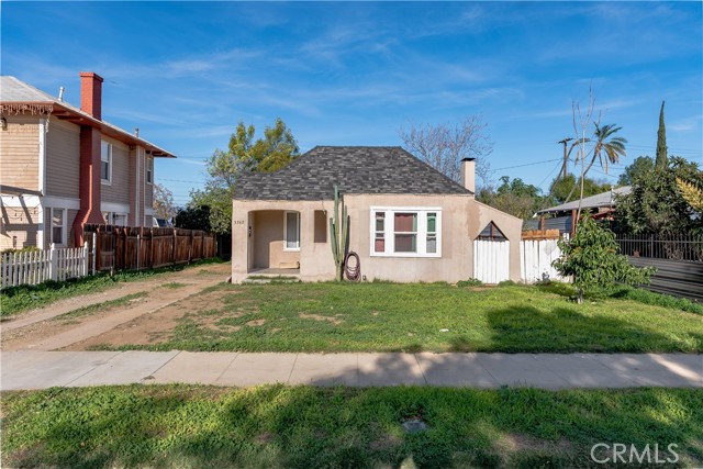 Detail Gallery Image 2 of 22 For 3367 Holding, Riverside,  CA 92501 - 2 Beds | 2 Baths