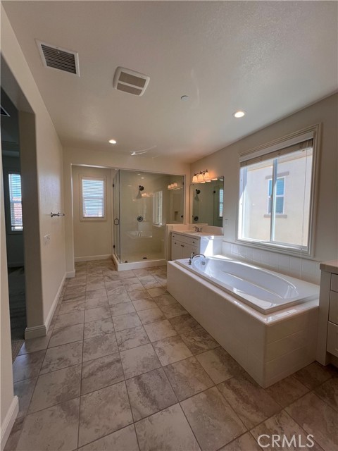 Detail Gallery Image 10 of 14 For 29 Caspian, Lake Forest,  CA 92630 - 5 Beds | 5/1 Baths