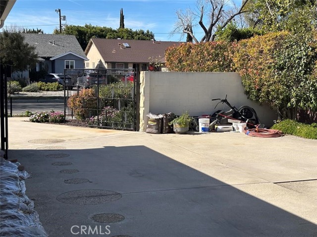 6914 Andasol Avenue, Lake Balboa CA: https://media.crmls.org/medias/c6a67047-67ee-4b7e-b2b2-76c13dd47df4.jpg