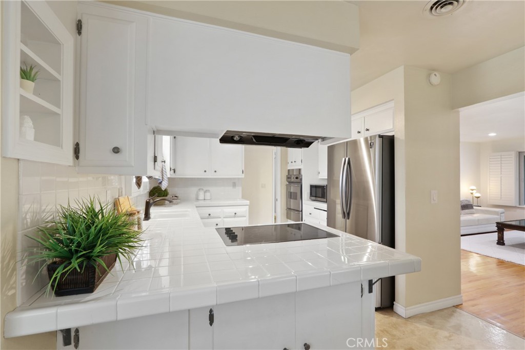 MLS #OC25260013 image #10