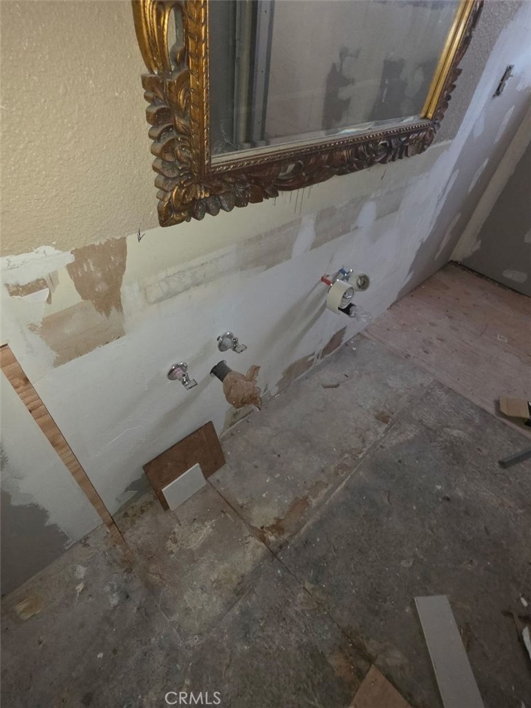 https://media.crmls.org/medias/c6a67976-0949-478e-85c3-285190376d4c.jpg?preset=X-Large