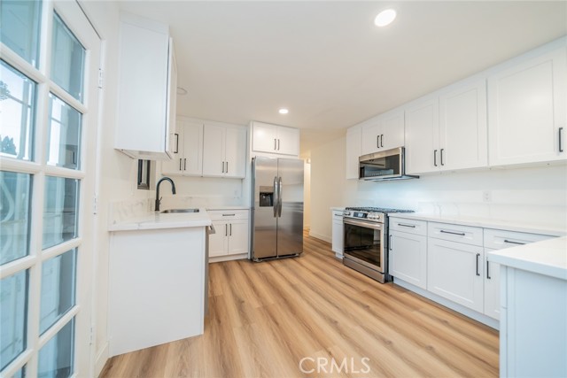 Detail Gallery Image 3 of 43 For 13865 Sterling, Moreno Valley,  CA 92555 - 3 Beds | 1/1 Baths