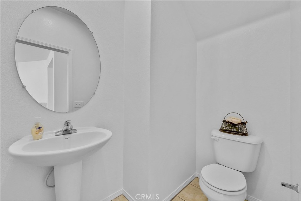 https://media.crmls.org/medias/c6a748d3-f7f7-458e-9b65-a7455339c496.jpg?preset=X-Large