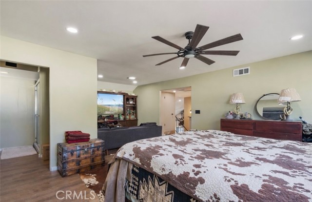 Detail Gallery Image 23 of 46 For 28975 Lotusgarden Dr, Canyon Country,  CA 91387 - 4 Beds | 3 Baths