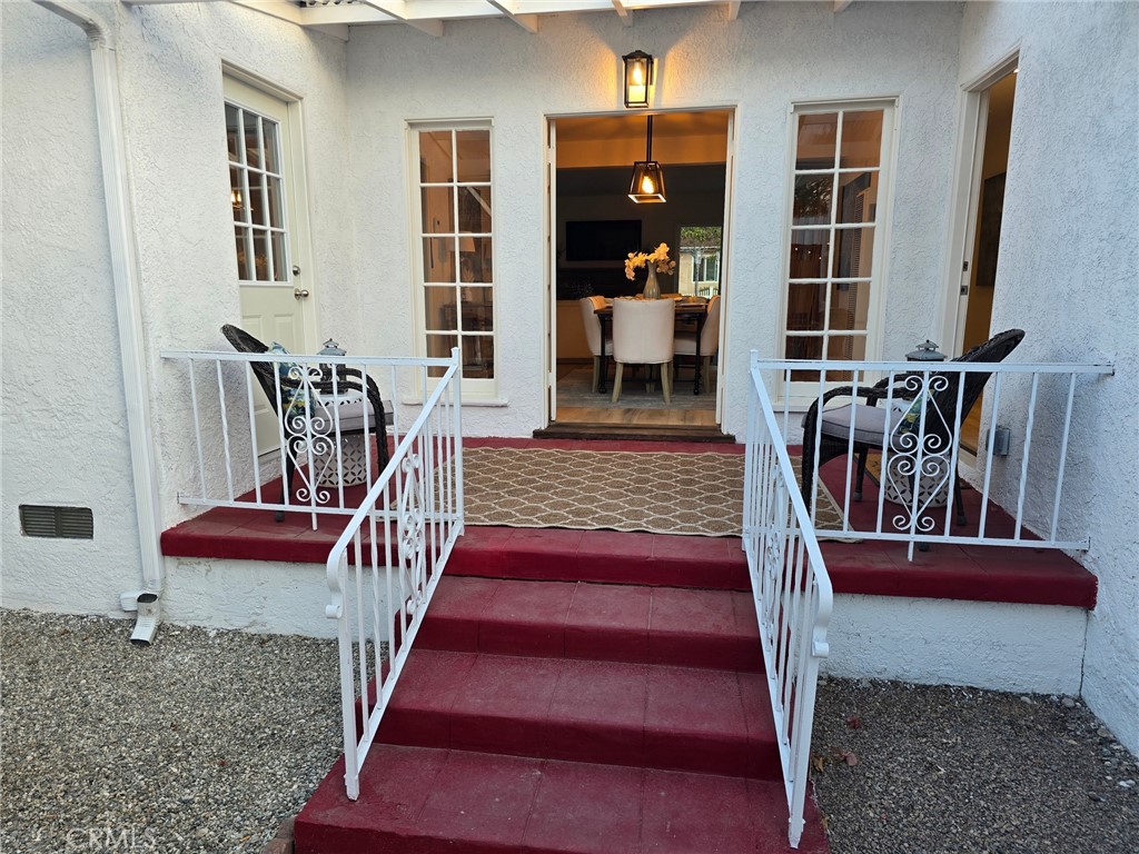 https://media.crmls.org/medias/c6a9fc3b-e663-4f9c-ab82-17cbda29a0c1.jpg?preset=X-Large