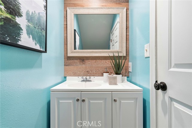 Detail Gallery Image 8 of 30 For 7304 Balboa #C,  Lake Balboa,  CA 91406 - 3 Beds | 3/1 Baths