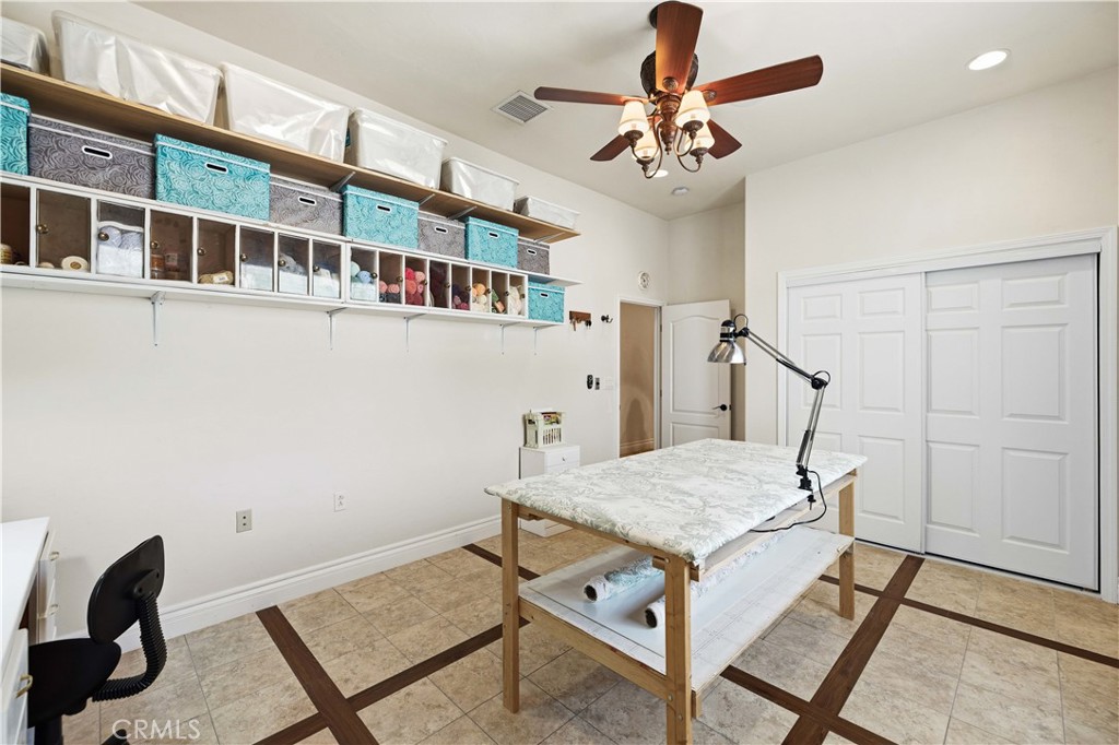 https://media.crmls.org/medias/c6aaa57a-de6b-4542-94b6-36b41513f43b.jpg?preset=X-Large