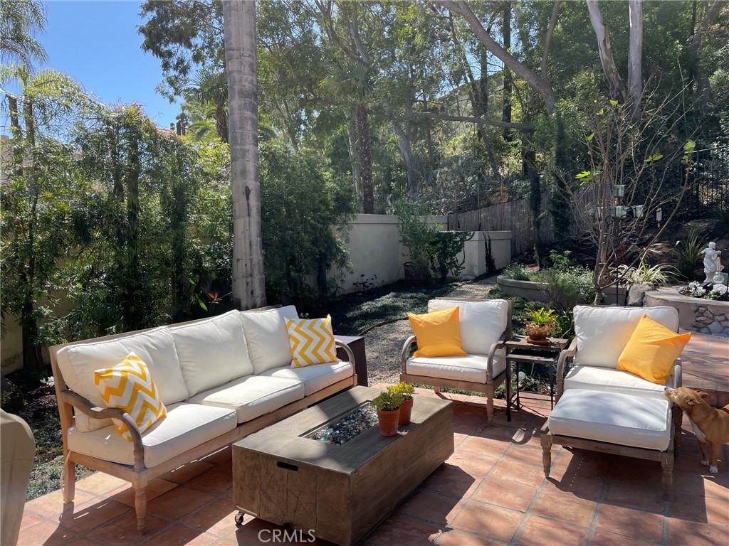https://media.crmls.org/medias/c6ab2488-77e5-40c4-9d4c-e1f7fa516667.jpg?preset=X-Large