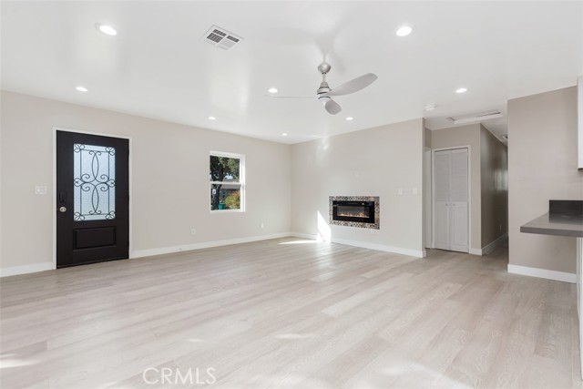 Detail Gallery Image 6 of 38 For 4769 E Malta, Long Beach,  CA 90815 - 3 Beds | 3 Baths