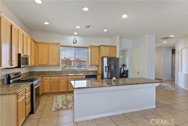 Detail Gallery Image 6 of 23 For 65028 Rolling Hills Dr, Desert Hot Springs,  CA 92240 - 3 Beds | 2 Baths