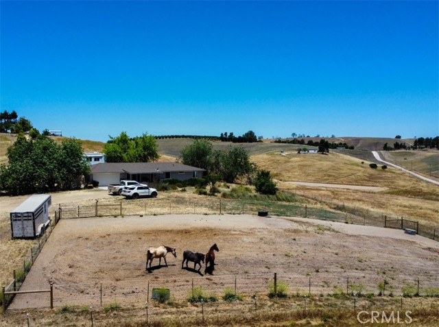 7491 Kingsbury Road, Templeton CA: https://media.crmls.org/medias/c6ad55cb-6d5e-4d86-81f4-d07c36e1265b.jpg